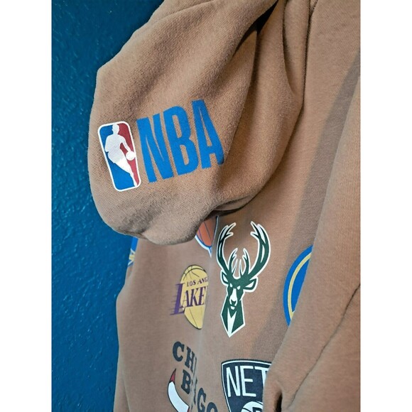 Hollister All NBA Team Logo Sweatshirt Hoodie Size Medium Brown - Picture 8 of 13